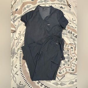 Women’s FIG scrub set size small